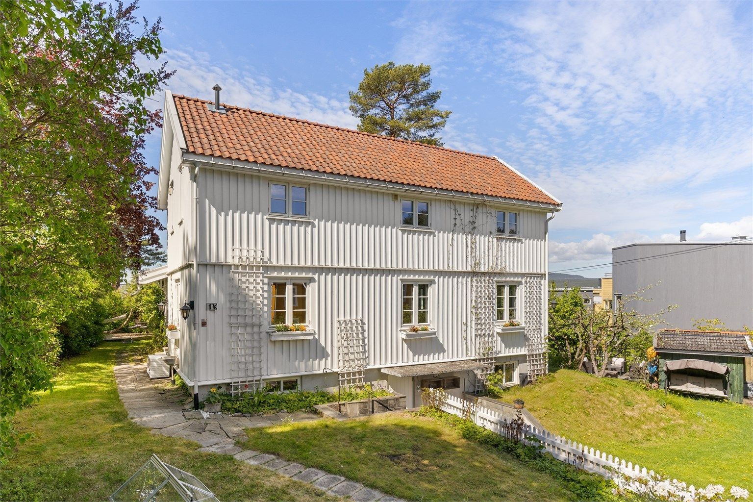 Huset ligger helt ideelt til mtp familier med travel hverdag. (Foto: Petter Tanum/Tanumfoto)