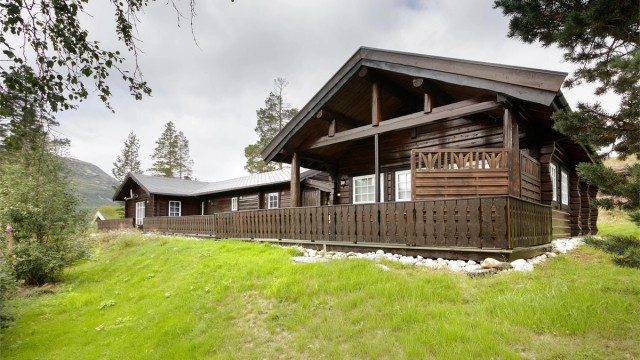 Velkommen til Bergevegen 8, et hyttetun bestående av hovedhytte og anneks/hytte nr. 2 presentert av Eiendomsmegler Harald Osdal
