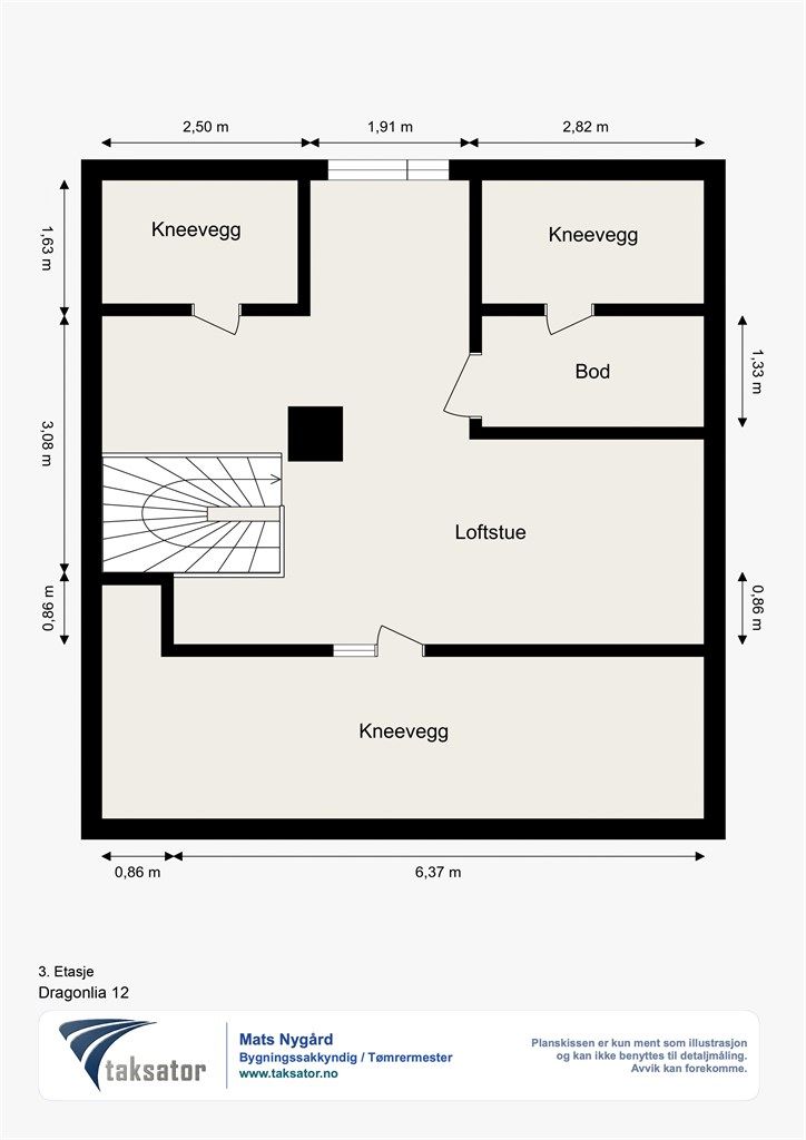 Toppetasjen består av en romslig loftstue, kontorhjørne og en bod, med ekstra lagringsplass i kneveggene.