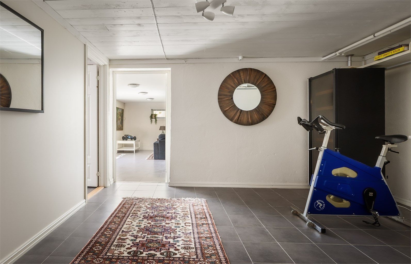 Planløsningen er smart løst med to separate ganger som gjør det enkelt å bevege seg mellom rommene. 