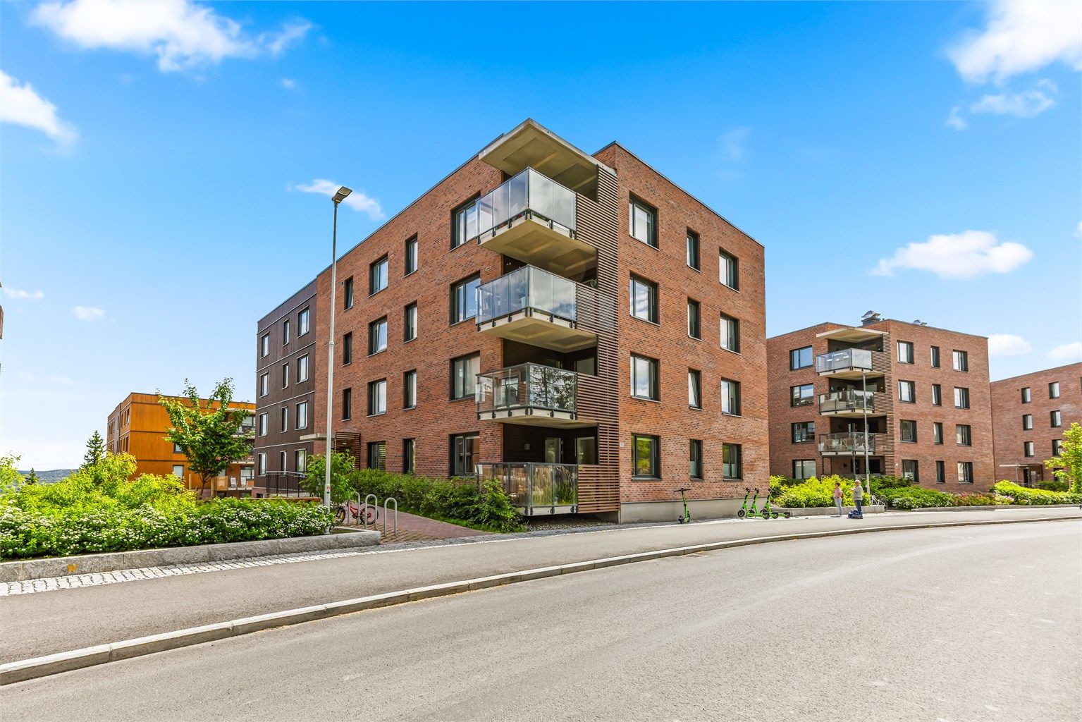 Bygget ble ferdigstilt i 2024 og holder en gjennomgående moderne standard.