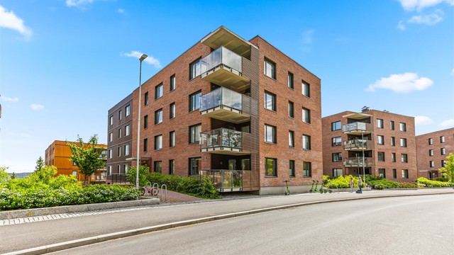 Bygget ble ferdigstilt i 2024 og holder en gjennomgående moderne standard.