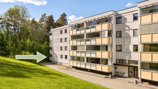 Felles overbygget inngangsparti med videre trappeadkomst til leiligheten i 1. etasje.