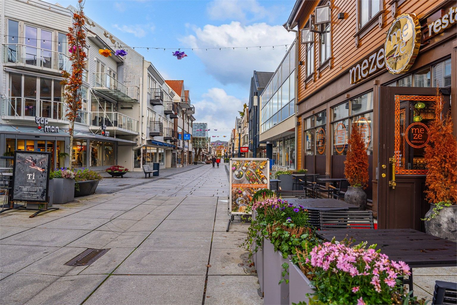 Sandnes sentrum med alle sine servicetilbud er i umiddelbar nærhet. 