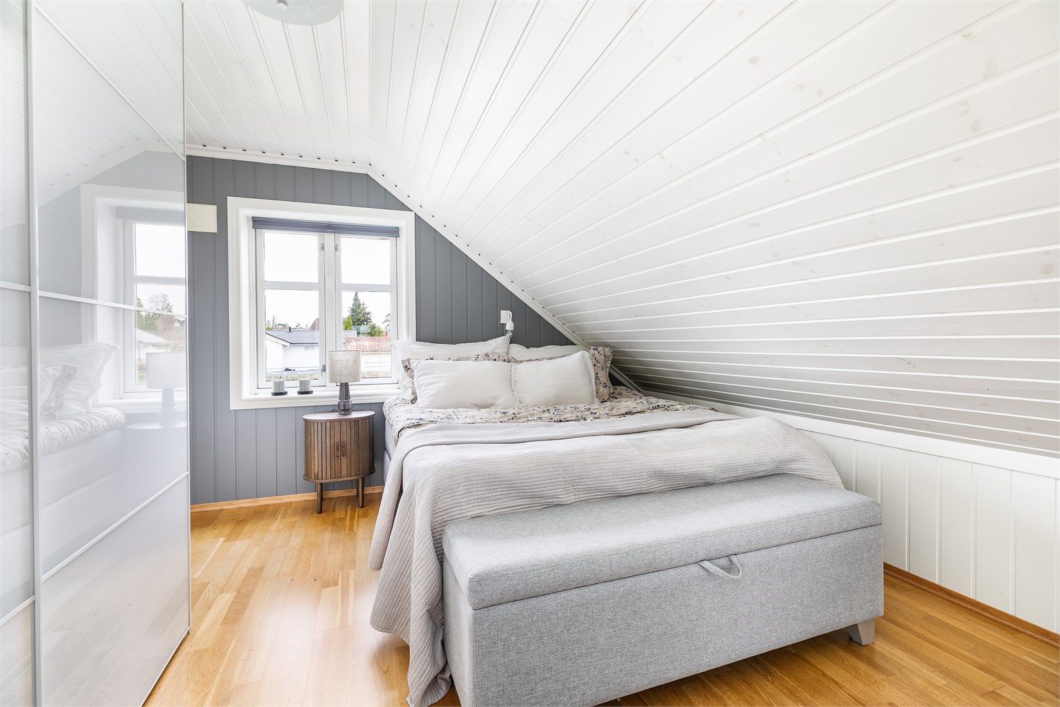 Dette rommet er byggemeldt som bod, men siden byggeåret innredet og tatt i bruk som soverom. Bruksendringen er ikke omsøkt/godkjent.