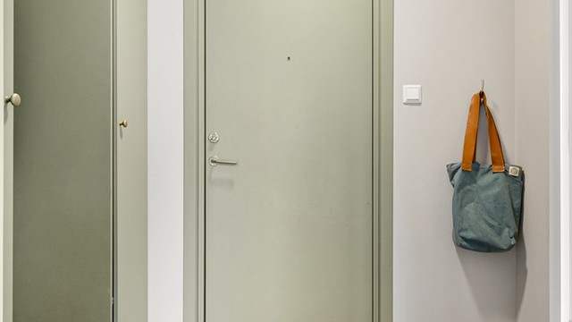 Hele leiligheten har fått nytt gulv i seneretid
