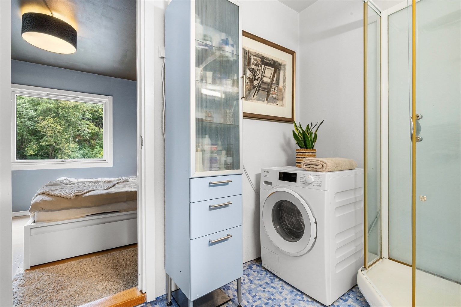 Soverom 3 har direkte adkomst til badet