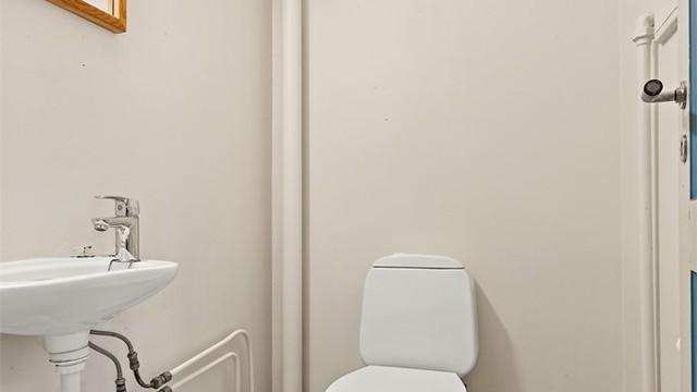 Wc rom i leilighet i midten i 1 etg.
