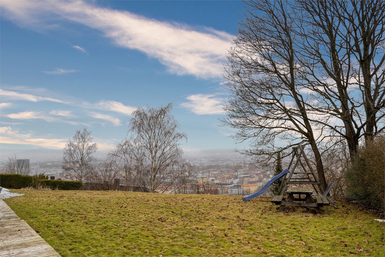 I sameiet er det en herlig felles hage som både er barnevennlig-  og tilbaketrukket. 