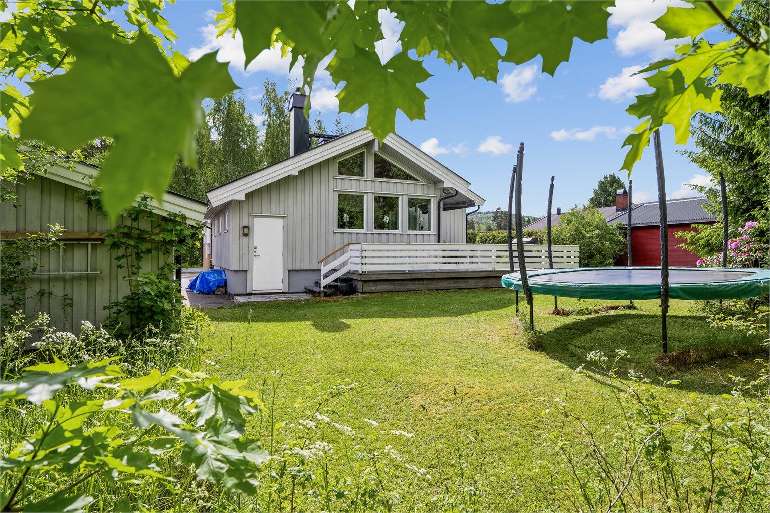 Hage med mye boltreplass for hele familien