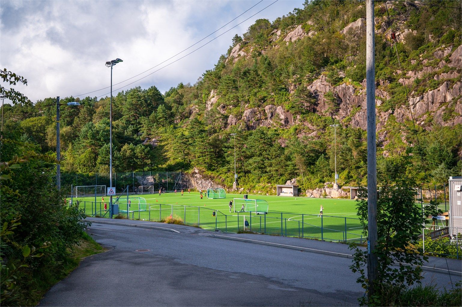 - Kunstgressbane like ved -