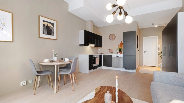 I tilknytning til kjøkkenet er det plass til spisebord