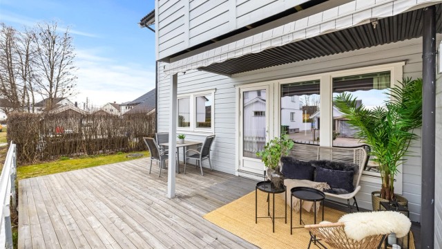 Eiendomsmegler Krogsveen v/ Andreas Christophersen ønsker velkommen til Lundsalleen 15!