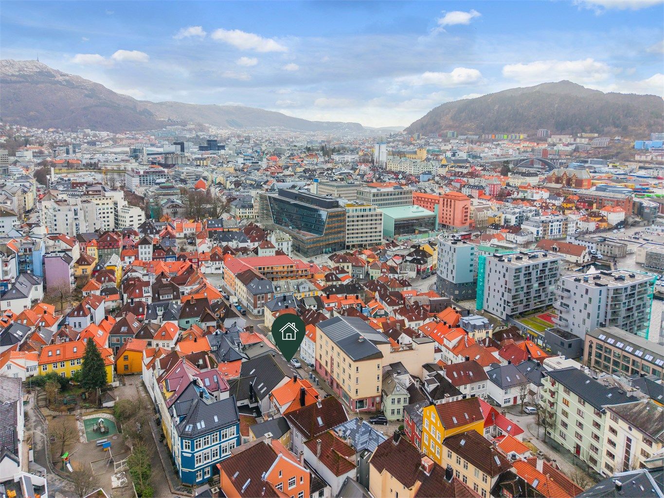  Alle de store studieinstitusjonene ligger en spasertur unna - Ulike fakulteter til både HVL, BI og UiB, samt studentsenteret.