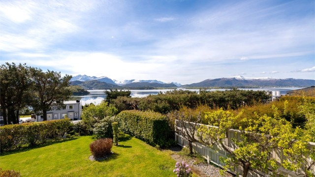 Fra den sørvendte eiendommen har du nydelig utsikt mot Borgundfjorden og Sunnmørsfjellene
Foto: Stian Wiik