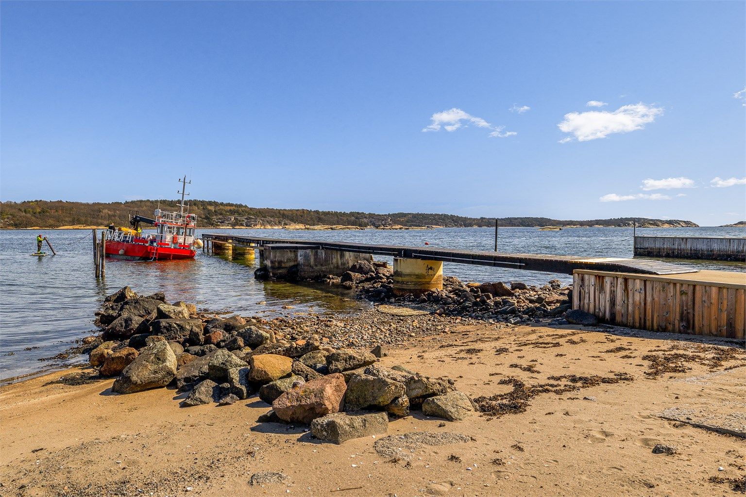 Eiendommen er tilknyttet velforeningen Auve Vel, som gir mulighet for båtplass.