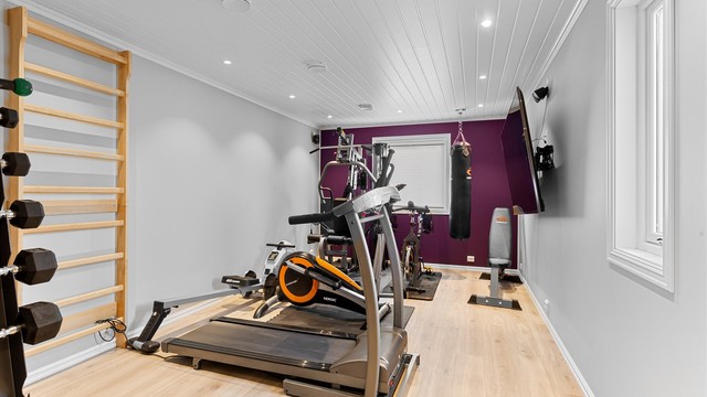 Flott treningsrom i trimmhuset med god plass til flere treningsapparater