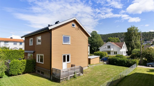 Halvpart vertikaldelt tomannsbolig med romslig og solrik hage(Foto: Petter Tanum/TanumFoto)