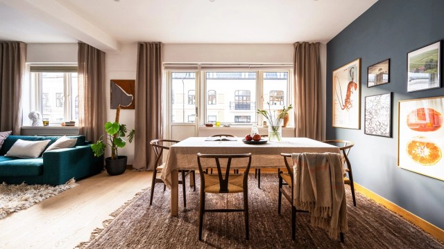 En stor og romslig 3-roms leilighet med praktisk og gjennomgående planløsning.