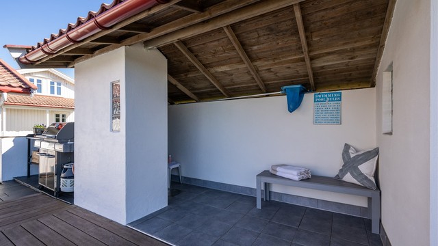 Overbygget del ved badehuset.