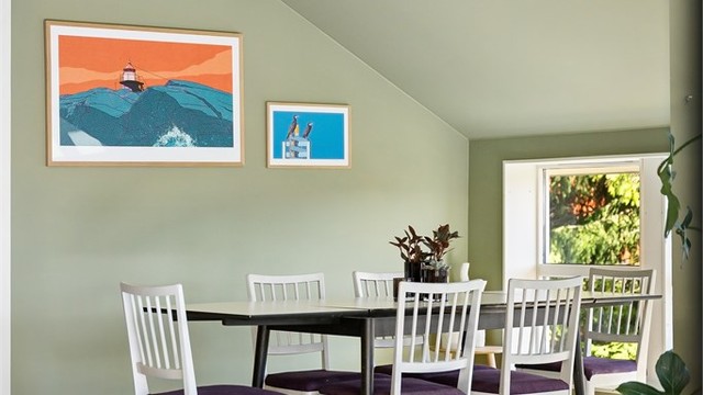 Spisestuen har god plass til et større spisebord for sammenkomster med familie og venner.