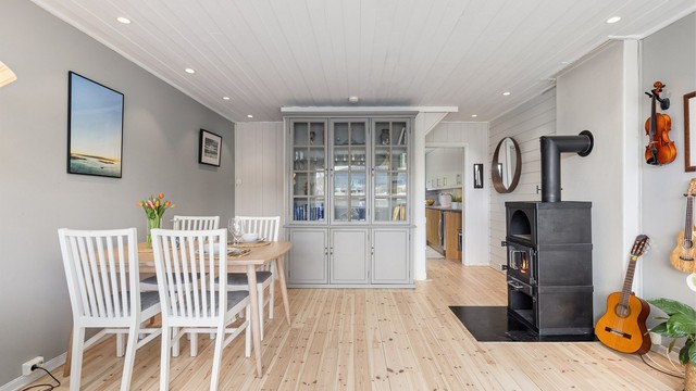 Tregulv på kjøkkenet og i stuen ble slipt i 2026