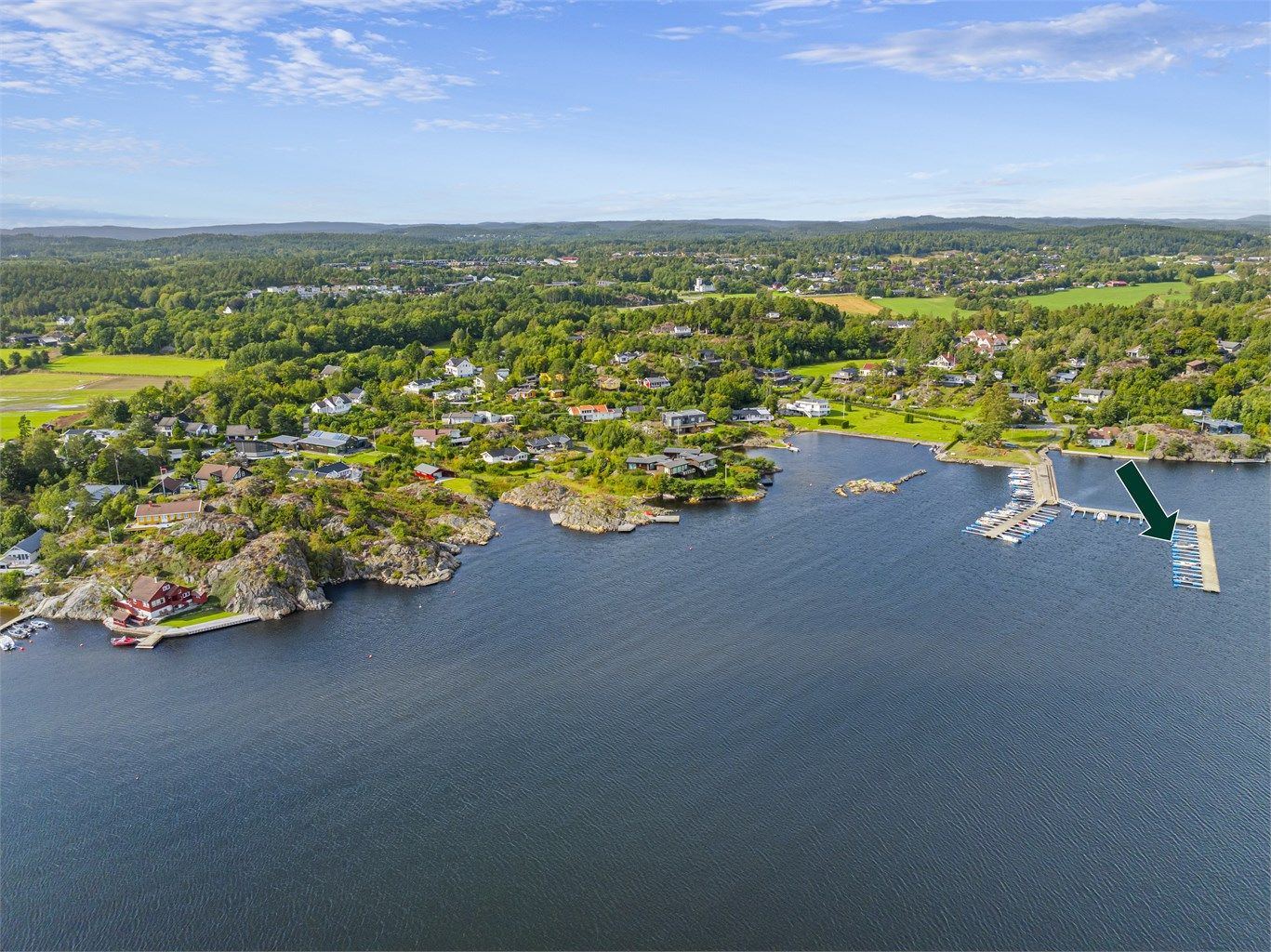 Pilen peker ca. på båtplassen som medfølger.