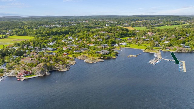 Pilen peker ca. på båtplassen som medfølger.