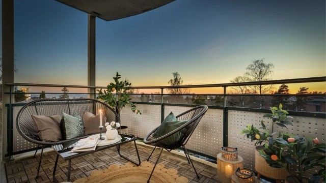 Velkommen til Mellombølgen 2 og denne flotte 2-roms leiligheten med perfekt beliggenhet på Lambertseter.