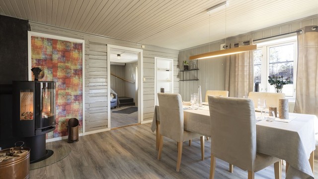 Kobling til entré fra spisestue.