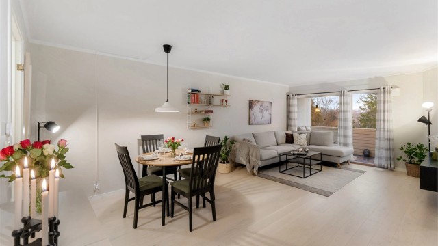 Eiendomsmegler Cecilie Muri har gleden av å ønske deg velkommen til Hamangskogen 25.Foto: Zovenfra AS