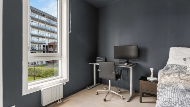 Soverommet har plass til dobbeltseng og en kontorløsning.