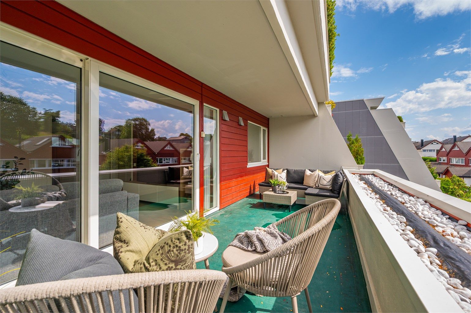 Trysil-Knuts gate 6, er en fin, gjennomgående og praktisk andelsleilighet, med sentral beliggenhet på Tjensvoll og kort vei til Ullandhaug .