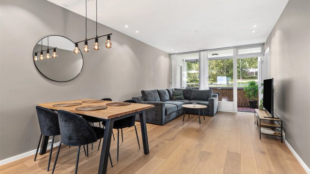 Velkommen til Fredbos Vei 70, presentert av Pojan Eskandari i Krogsveen!