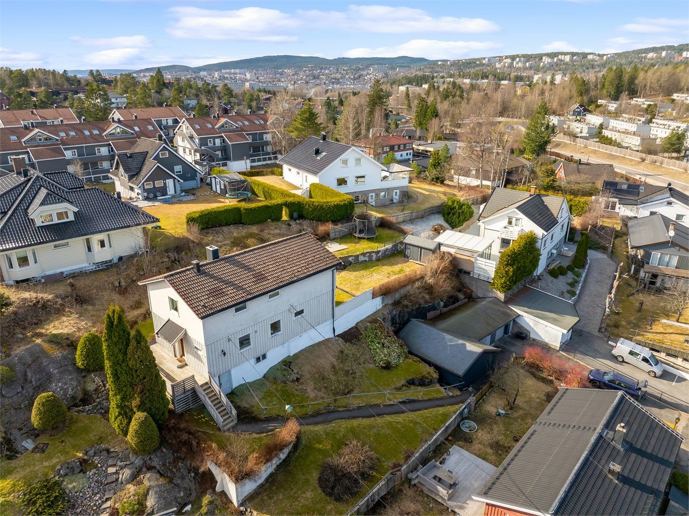 Kort vei til flotte turmuligheter i Østmarka, med preparerte lysløyper om vinteren.