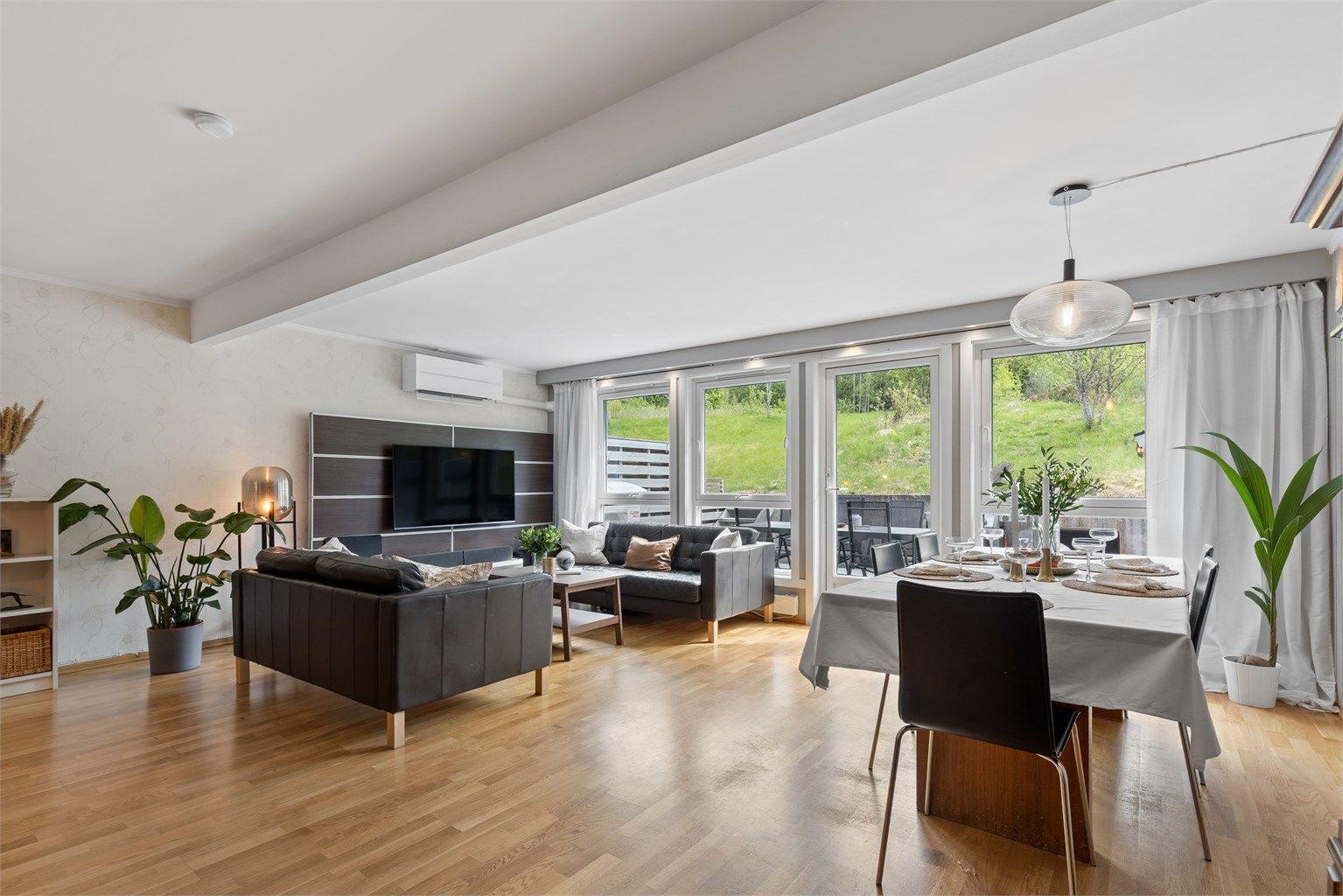 Robin Lauritzen v/ Krogsveen Eiendomsmegling har gleden av å presentere Munkebekken 164!