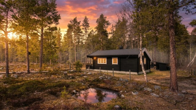 Eiendommen ligger usjenert til med umiddelbar nærhet til turmuligheter, fiskevann og skiløyper.
Foto: Møre Foto v/Jarle Osen