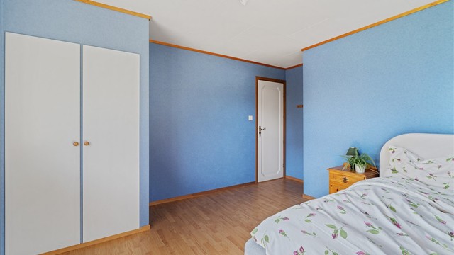 Soverom 2 med innebygd garderobeløsning