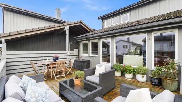 Zander Polderman v/Krogsveen har gleden av å presentere Porsmyrveien 22 for salg.