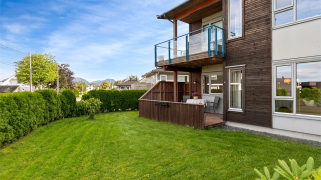 Velkommen til Myrabakken 23A, en velholdt 3-roms eierleilighet presentert av Krogsveen v/Eiendomsmegler/Partner Marit Stuen Aursnes