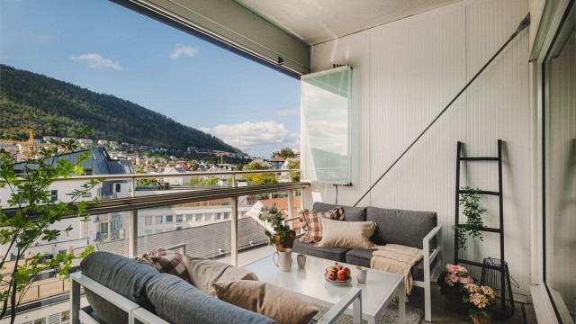 Moderne 4-roms eierleilighet i 5. etasje med heis og innglasset vestvendt balkong.
Foto: Herr Fotograf