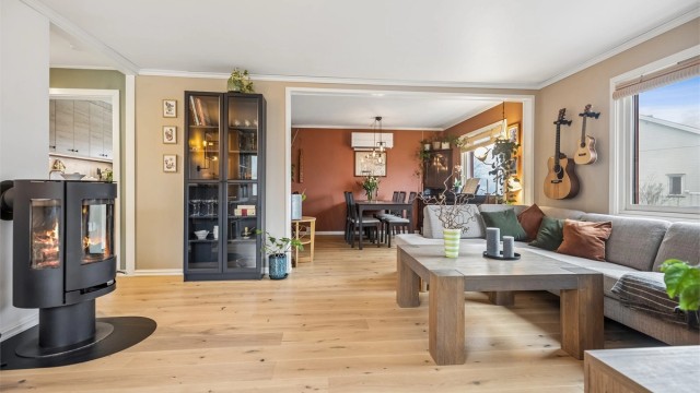 Velkommen til Vestveien 9! Presentert av eiendomsmegler Anniken Øderud v/Krogsveen Nesodden. Foto: Per O. Skjellnan v/Efkt.