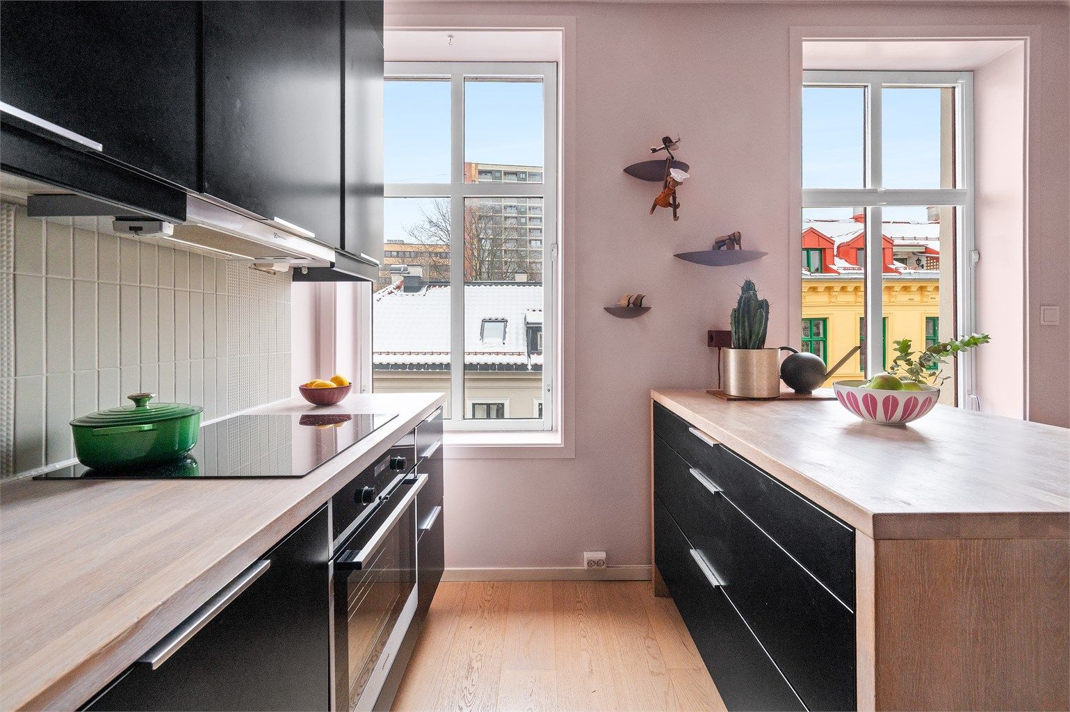 For ekstra trygghet er det installert både komfyrvakt og Waterguard.