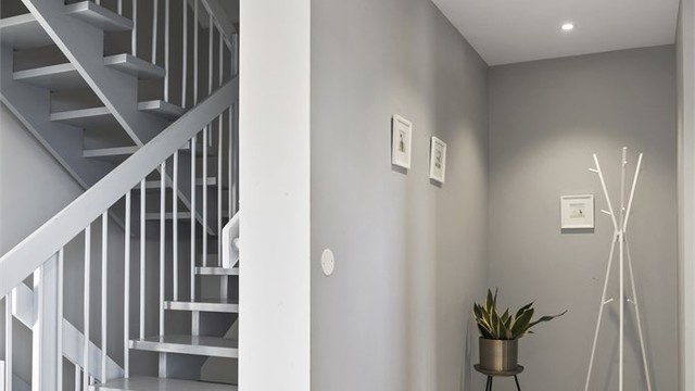 Trappegangen i første etasje leder opp til soveromsavdelingen.