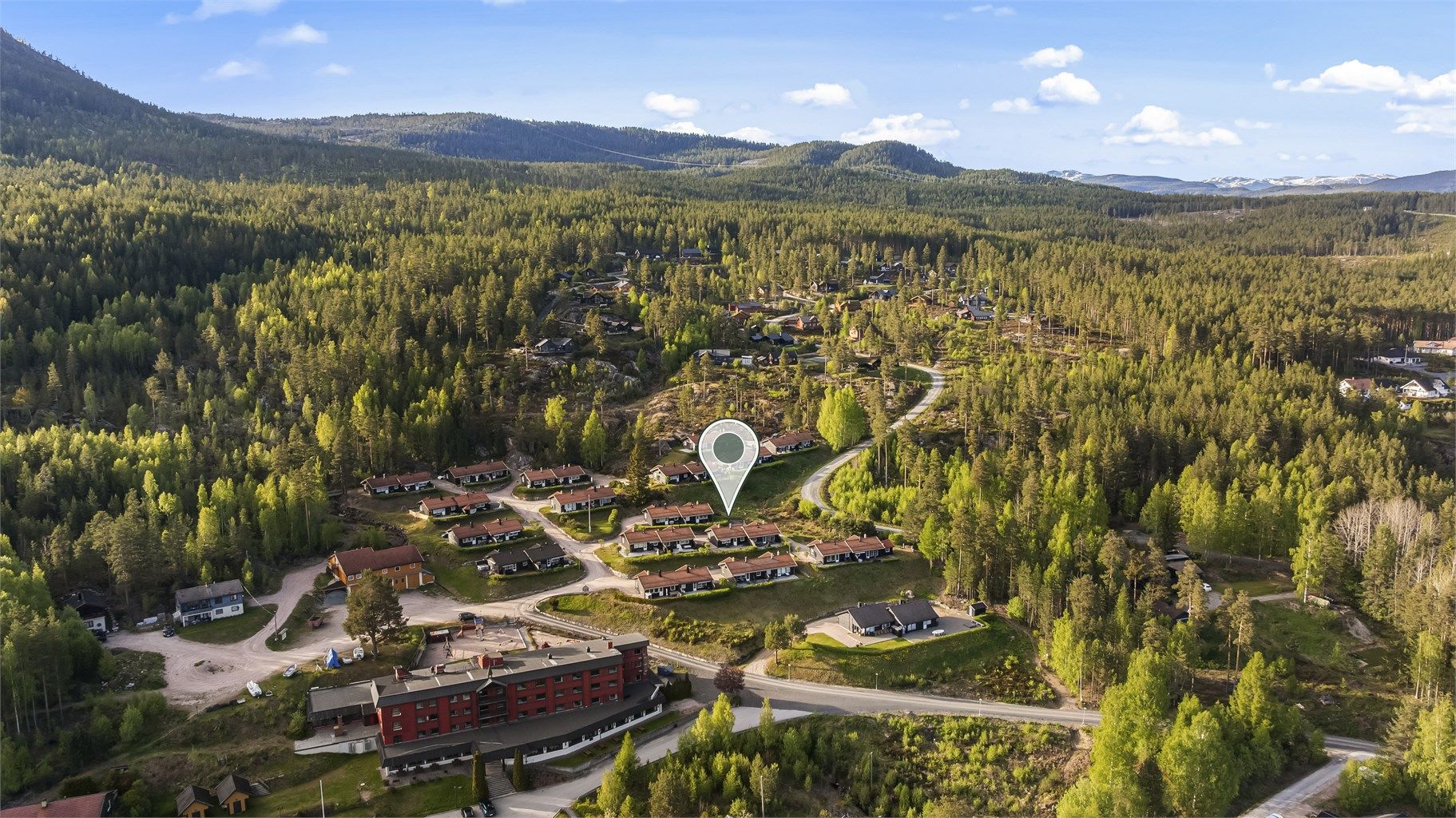 Om sommeren er Vrådal Golfklubb en 11-minutters kjøretur unna.