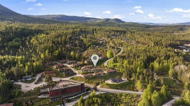 Om sommeren er Vrådal Golfklubb en 11-minutters kjøretur unna.