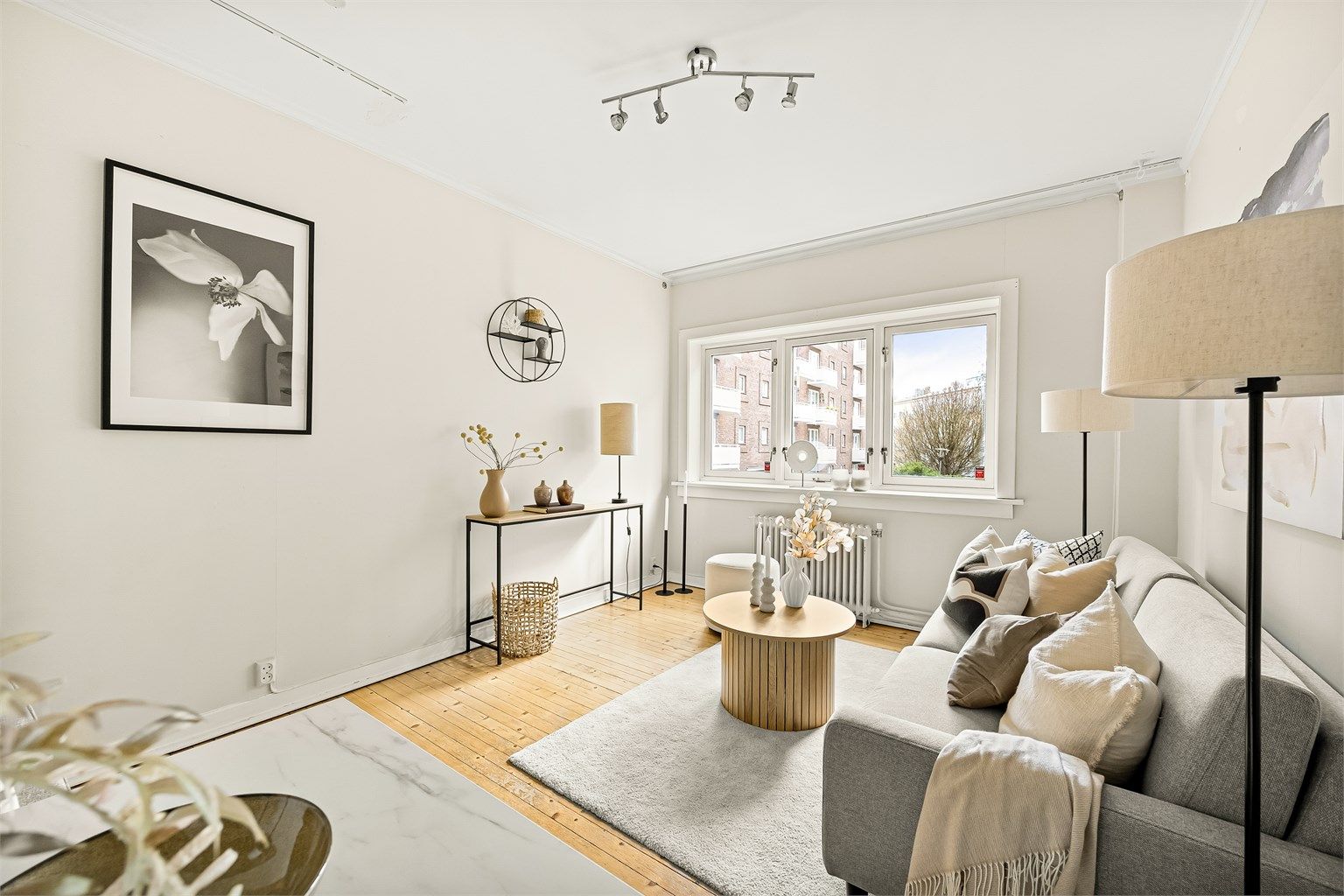 Velkommen til Wilhelms gate 2 B! Presentert av Sara Marie Zachariassen v/ Krogsveen Eiendomsmegling. Foto: Marit Andersen.