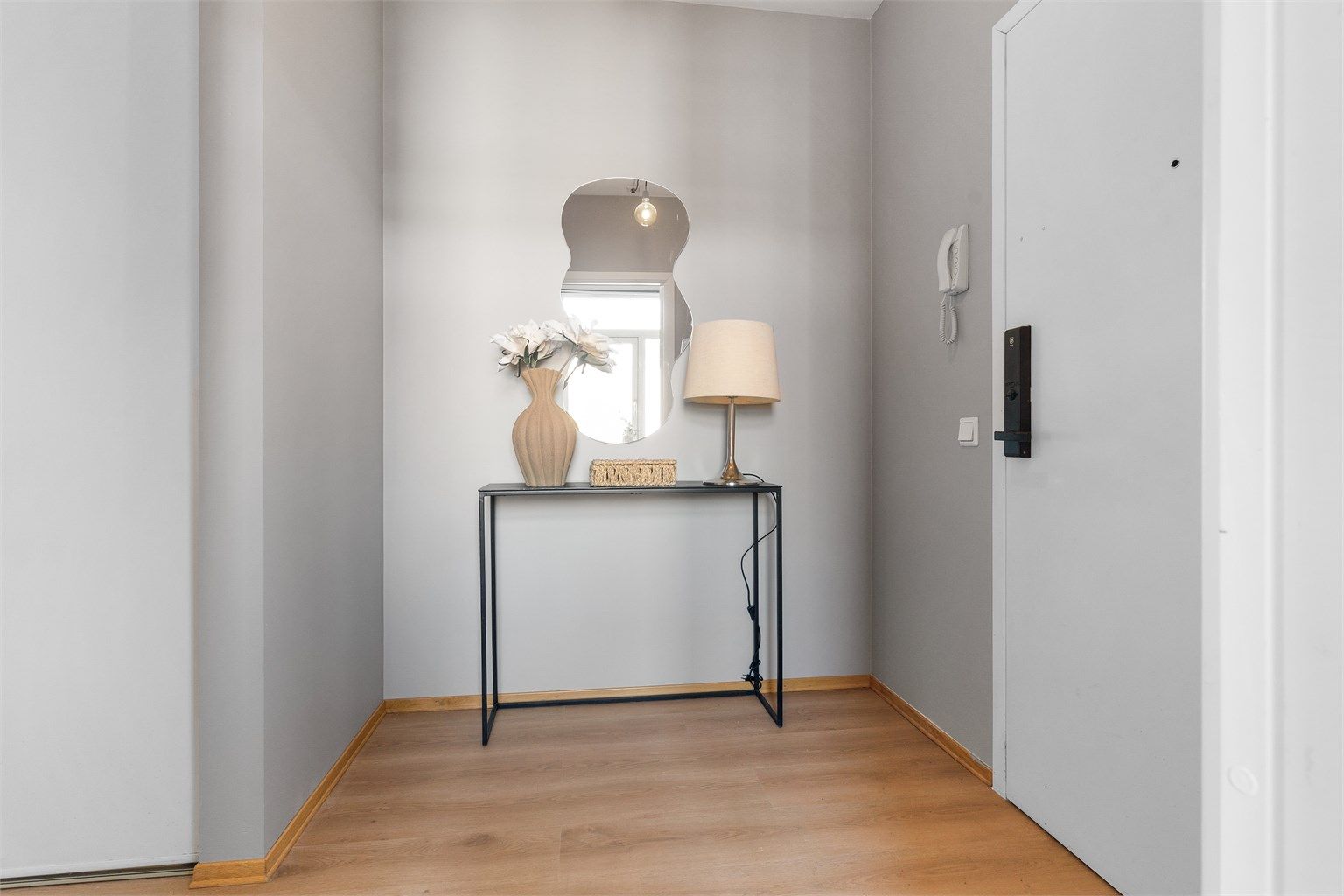 En innbydende entré ønsker deg velkommen inn.