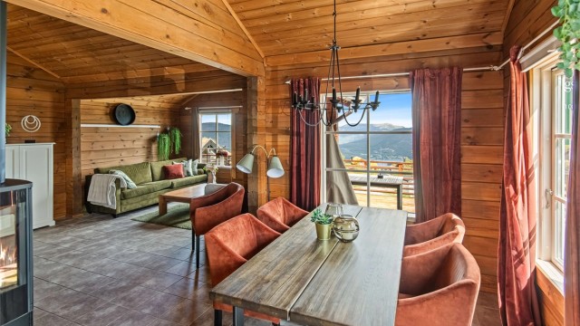 På gulvet er det fliser med varmekabler.