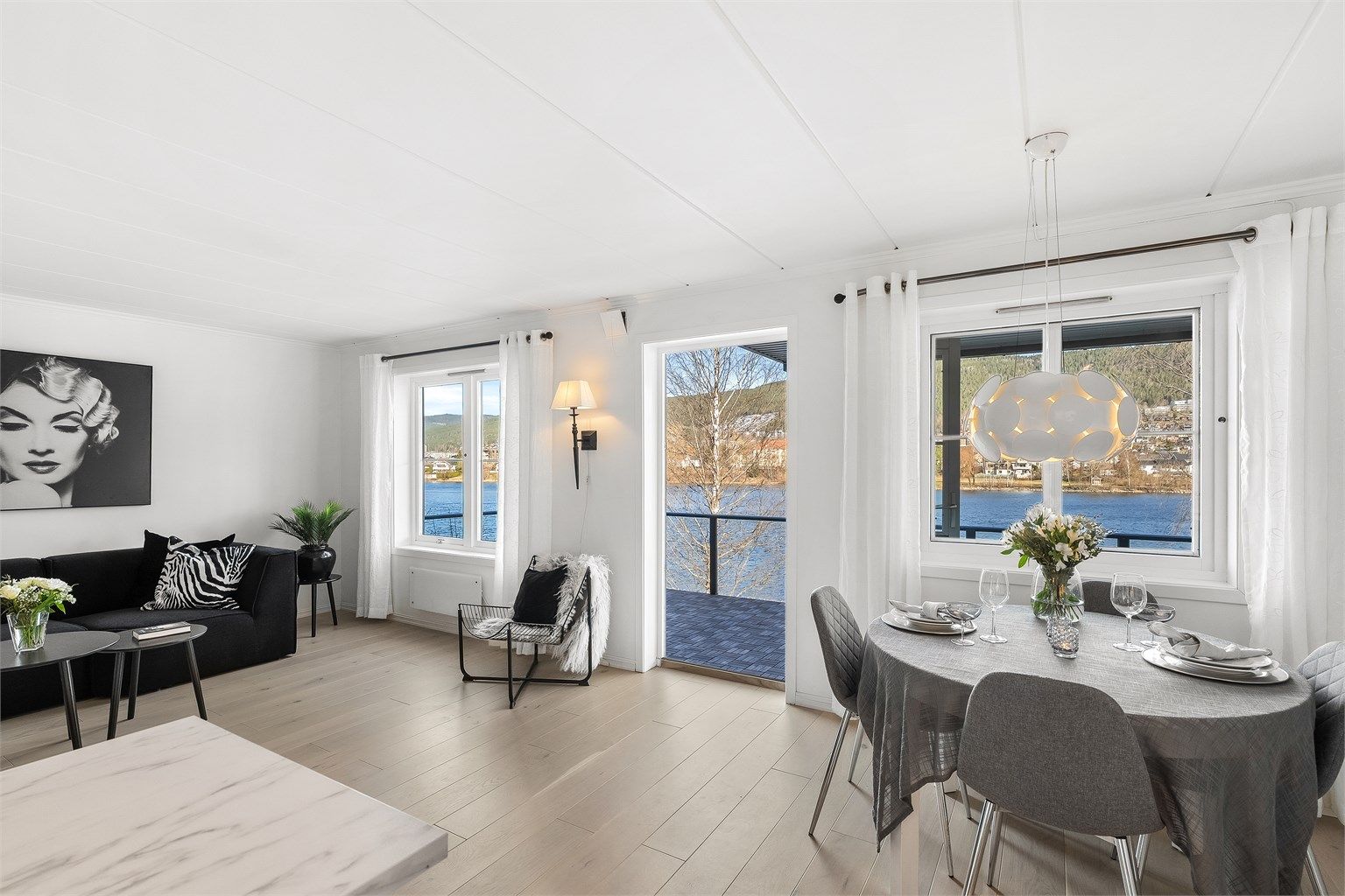 Krogsveen v/Christopher Sand ønsker velkommen til Øvre Eikervei 76D. Foto: Tor Harald Johannessen